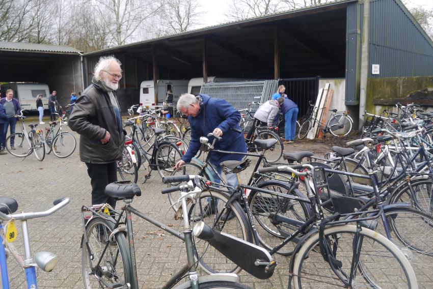 brandstof zwaan extreem Veel animo voor verkoop van gevonden fietsen - RTV Vechtdal